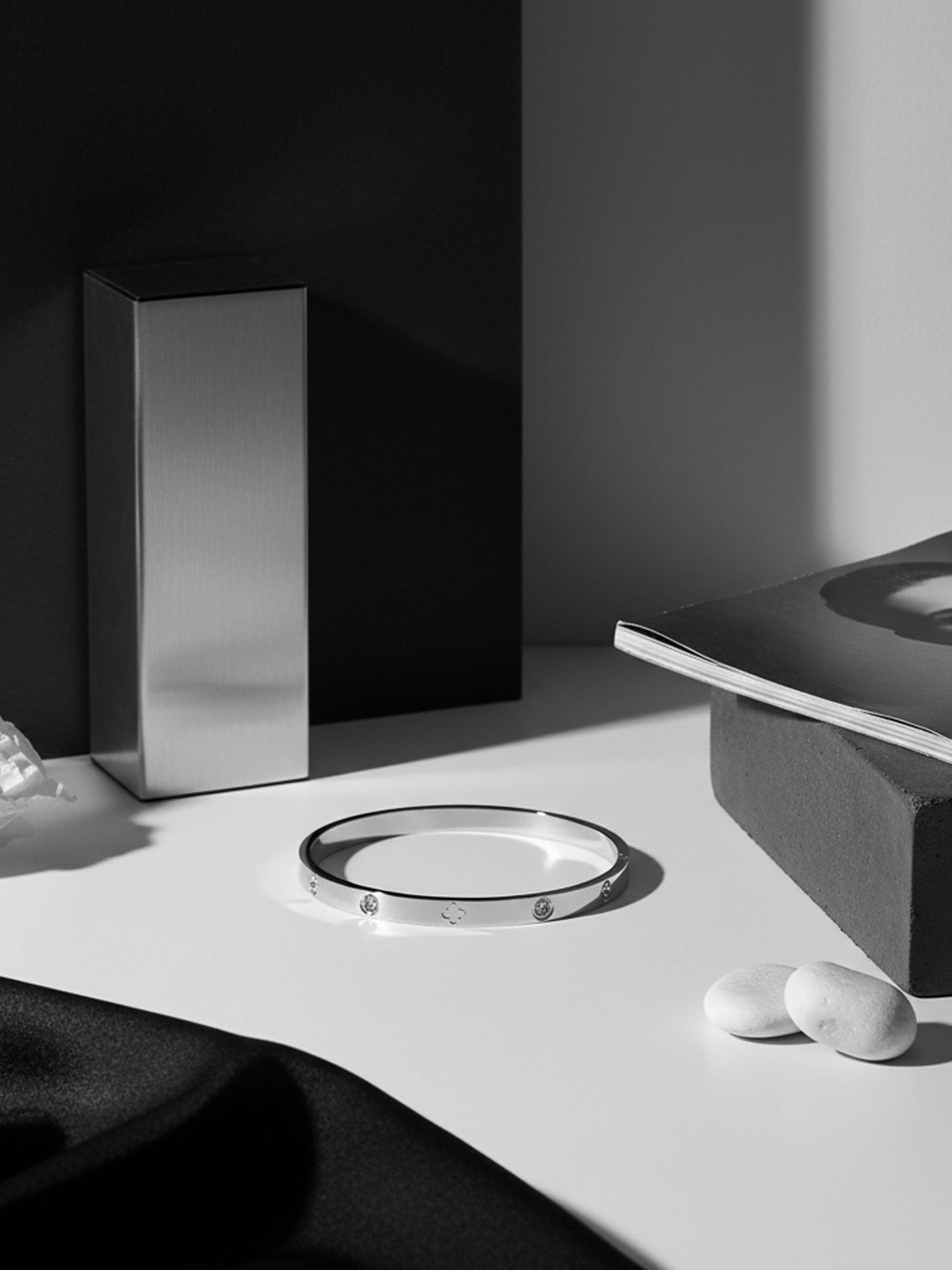 Silver Clover Elegance Bangle